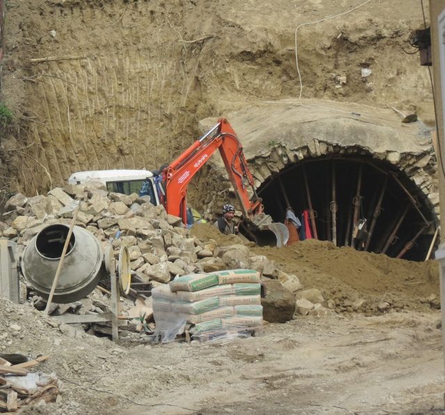 „Tunelul medieval” descoperit pe strada Petru Rareş este doar un beci bine făcut