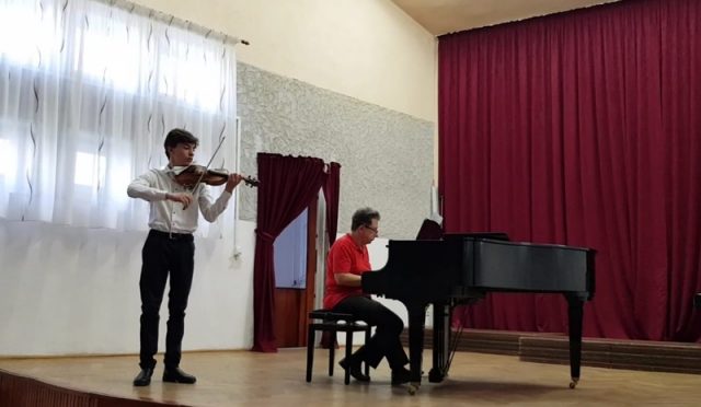 Virtuozul de la Liceul de Arte. Emanuele La Mancusa vrea să ajungă pe marile scene ale lumii