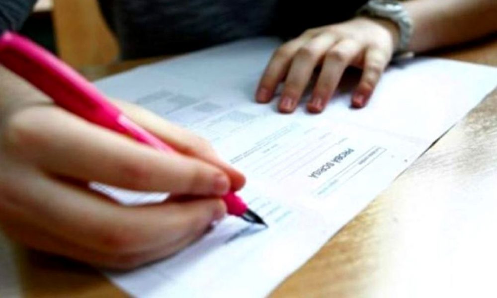Doar 141 elevi din Neamț au lipsit la proba la română din simularea evaluării naționale
