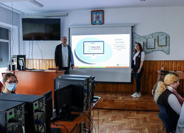 O elevă a Liceului &#8220;Vasile Conta&#8221; Târgu Neamţ a participat la Şcoala de Primăvară organizată de Junior Achievement România