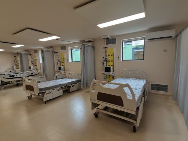„Dăruiește Viață” a predat noul modular ATI, Spitalul Județean Neamț anunță că va fi funcțional cândva