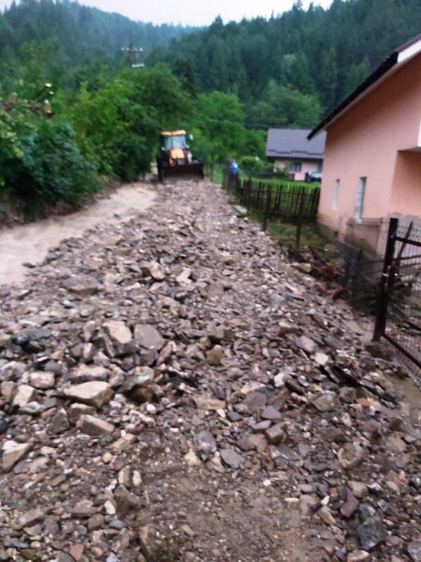 100 de localnici izolați la Grințieș