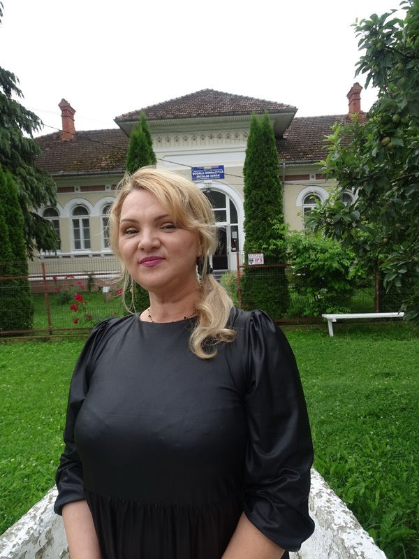 Școala Gimnazială „Nicolae Iorga“ Pângărați. Director Carmen Muraru: „Ne este dor de clasă, de colegi”