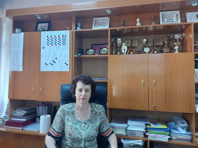 Prof. Emilia Cojocaru, liceul Vasile Conta: „Această şcoală a fost al doilea meu copil”