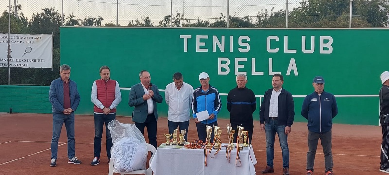 Micii tenismeni premiaţi la Cupa oraşului Târgu Neamţ