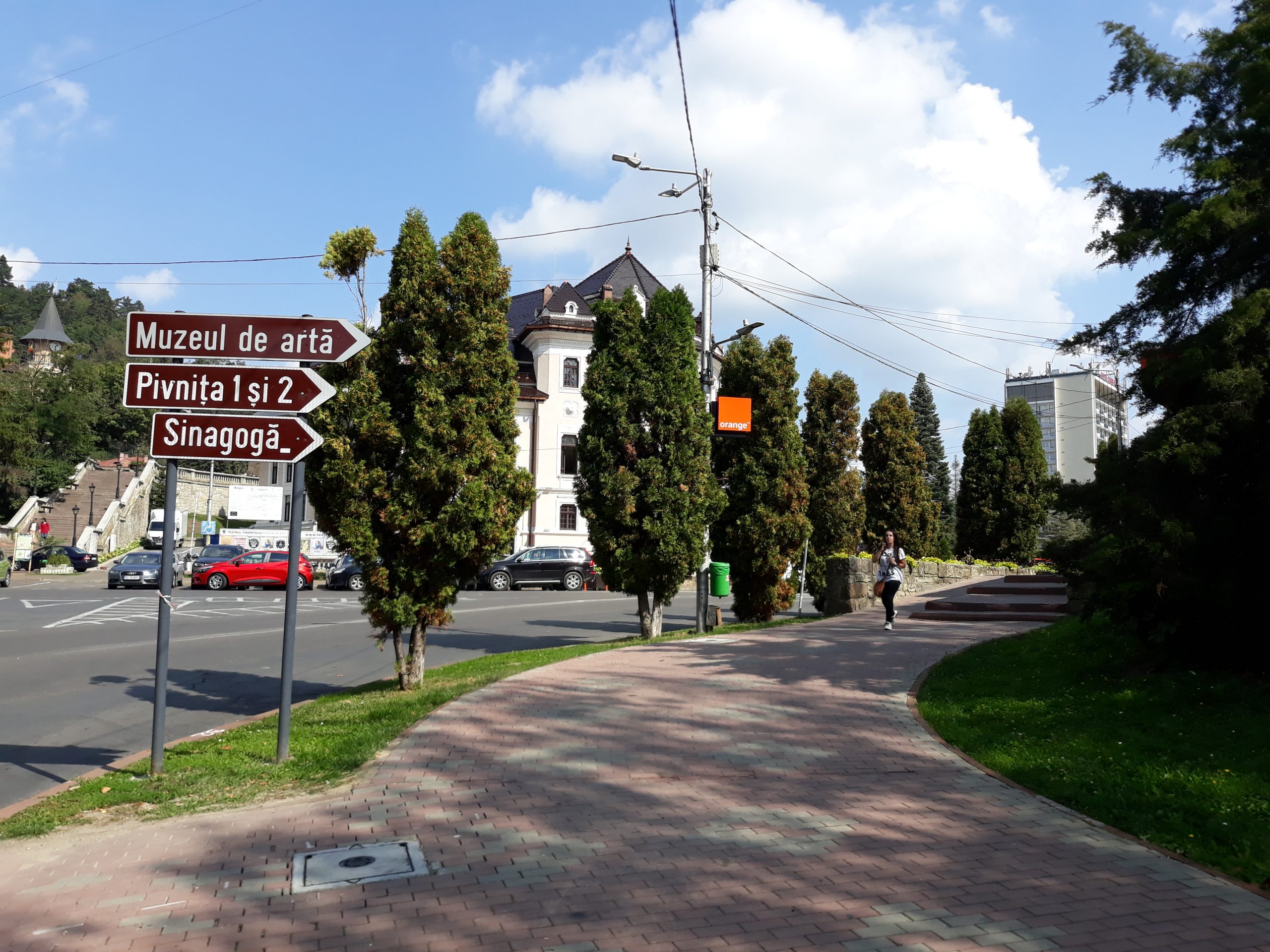 Indicatoare turistice &#8220;ca să fie&#8221; în centrul oraşului Piatra Neamţ