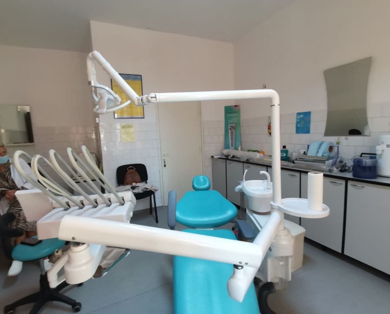dentisti-unitate-tratament.jpg