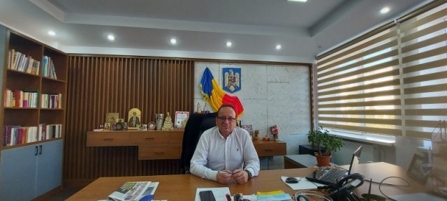 Vasile Apopei, viceprimar Târgu Neamţ: „La uşa primarului sau viceprimarului nu vezi cetăţeni cu probleme grave, vezi doar linguşitori”