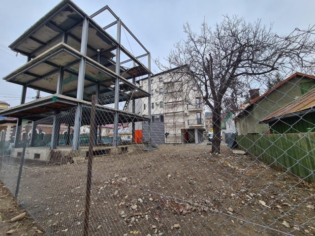FOTO. Primăria Piatra-Neamț: suprataxare pentru cei care nu își îngrijesc proprietățile