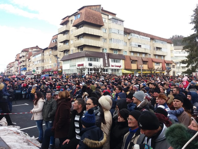 Paradă a Obiceiurilor şi Tradiţiilor de Anul Nou la Târgu Neamț în ultima zi a anului