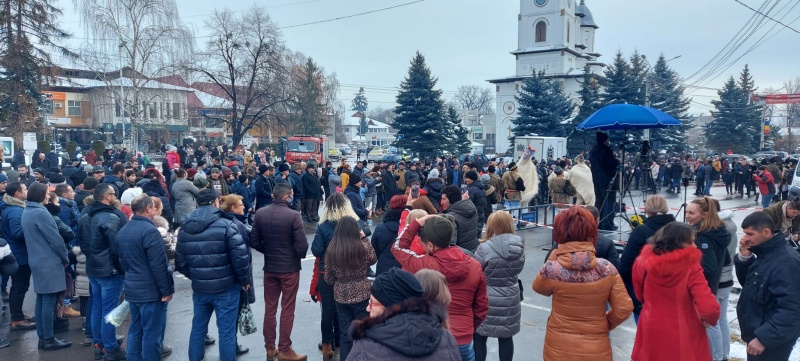 Foto. Festivalul Obiceiurilor şi Tradiţiilor de Anul Nou de la Târgu Neamţ