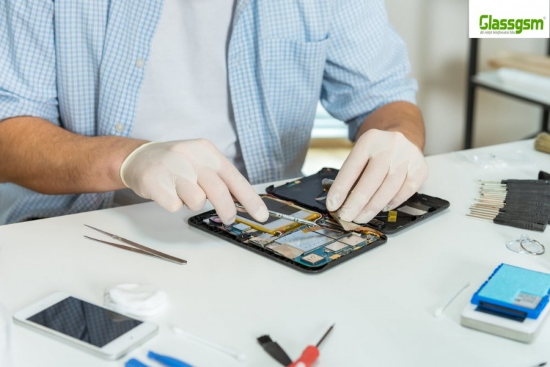 Ai nevoie de reparații telefoane Apple, Samsung sau Huawei? Bazează-te pe Glassgsm