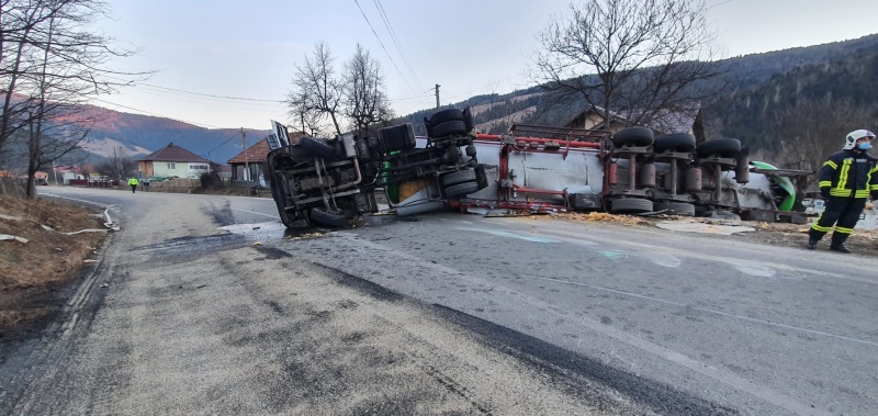 Știre actualizată: Trafic blocat în totalitate în satul Poiana, comuna Grințieș