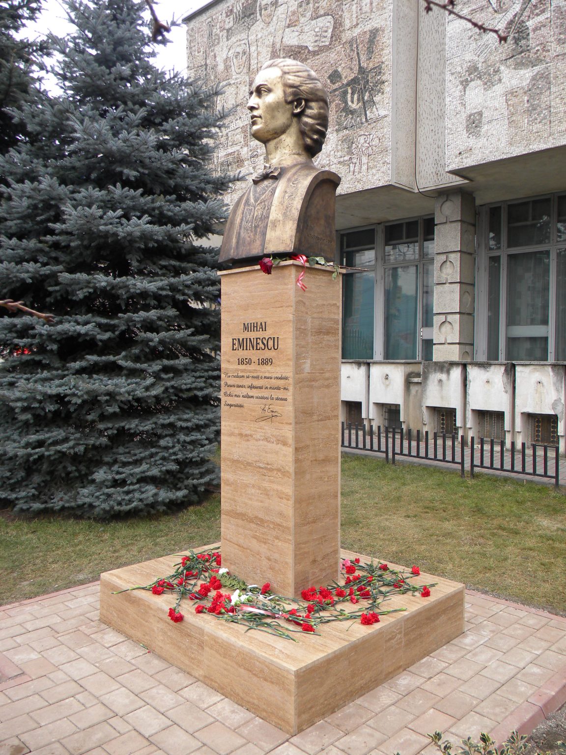 bust Eminescu 6