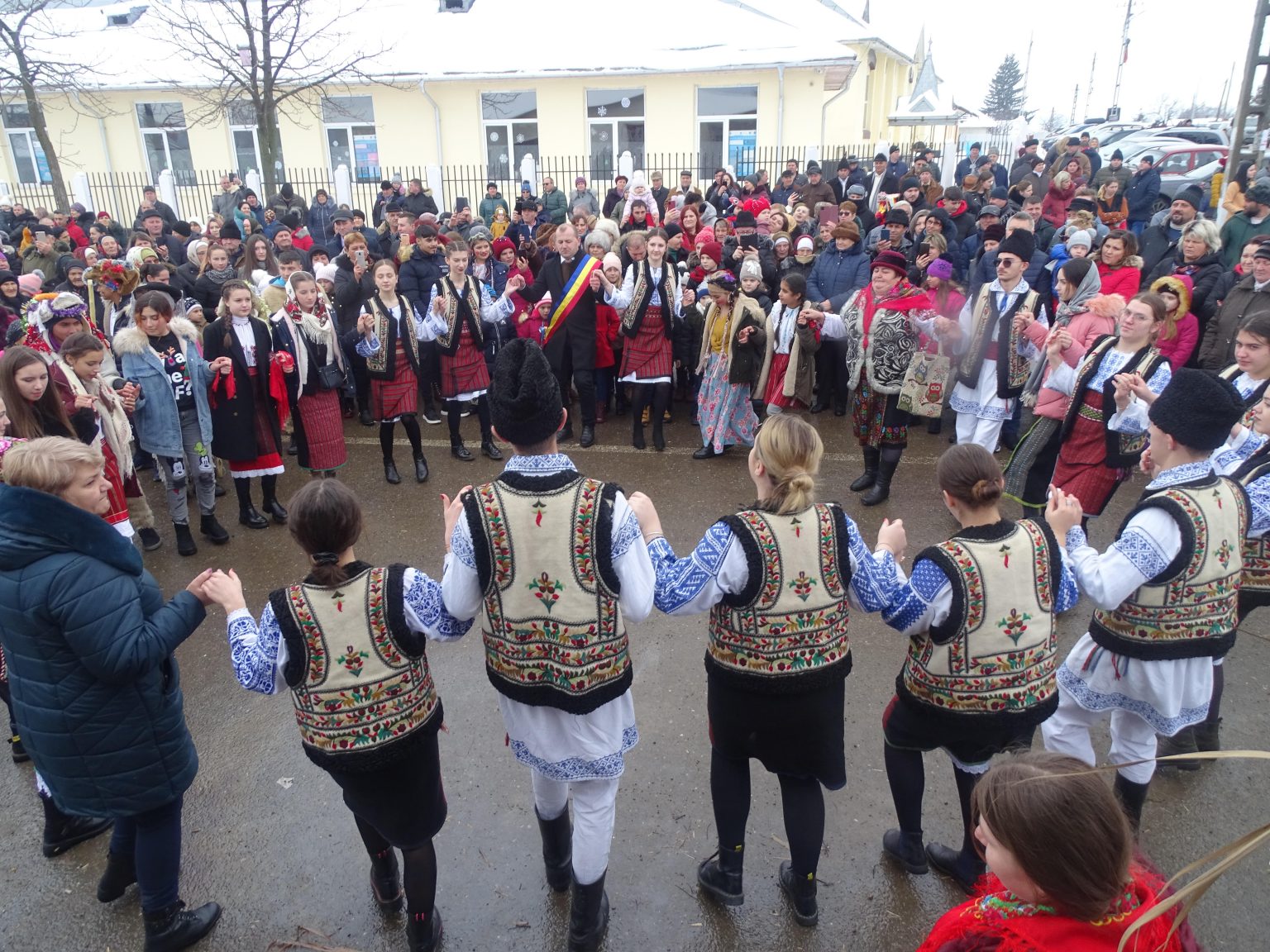 icusesti traditii iarna 2021 2