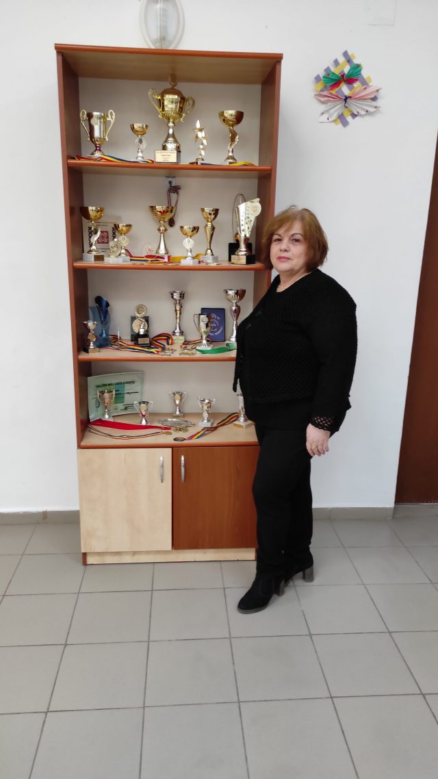 ŞCOALA GIMNAZIALĂ MĂRGINENI: ”Am muncit mult și iubesc enorm copiii!” / interviu cu ex-directorul Dorina SURDU
