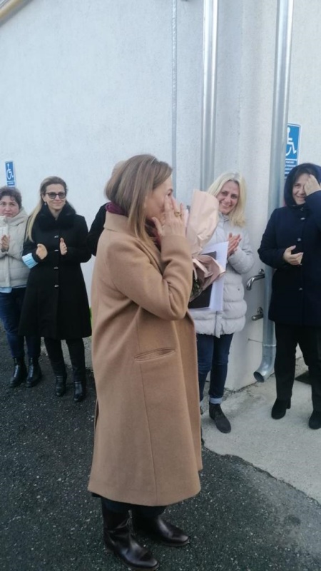 VIDEO. FOTO. Manifestație de simpatie față de Cristina Păvăluță, fosta directoare de la DGASPC Neamț