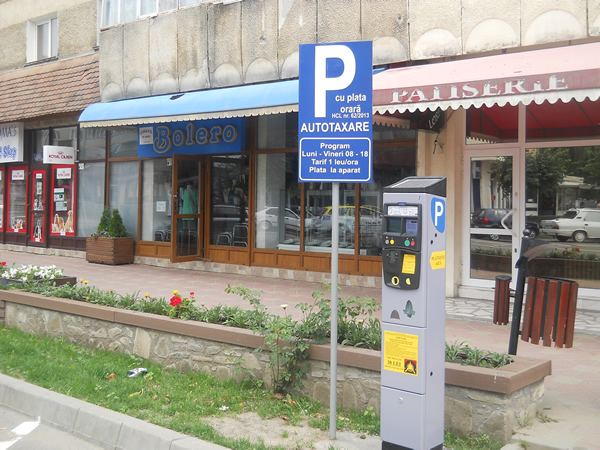Primăria Piatra Neamț, primul pas spre reforma parcărilor: 1 leu/h mai mult pentru parcările publice