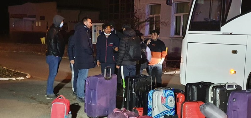 Studenţi indieni fugiţi din Ucraina cazați temporar la Roman