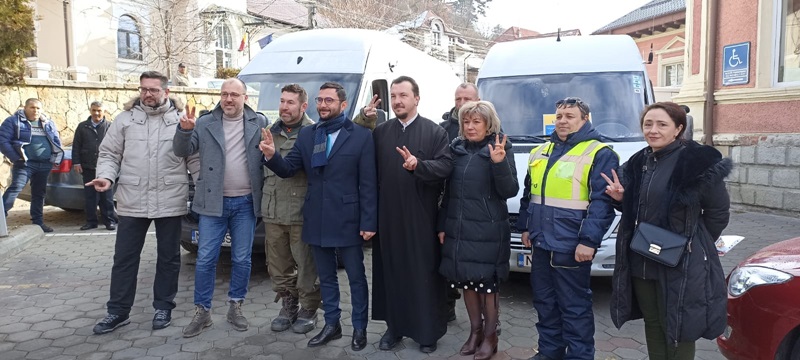 Știre actualizată. VIDEO. Piatra Neamț: 7 microbuze cu ajutoare au plecat în Vama Albița