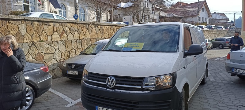 Știre actualizată. VIDEO. Piatra Neamț: 7 microbuze cu ajutoare au plecat în Vama Albița