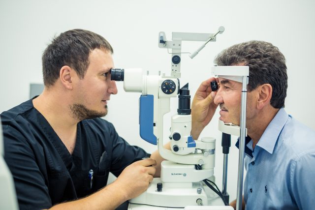 Operează cataracta la Clinica Platinum