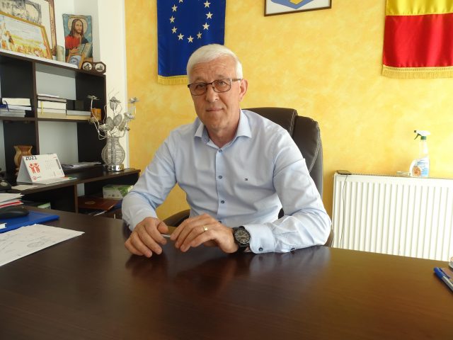 TĂMĂŞENI Apă, canalizare și asfalt în toată comuna / interviu cu primarul Ștefan LUCACI