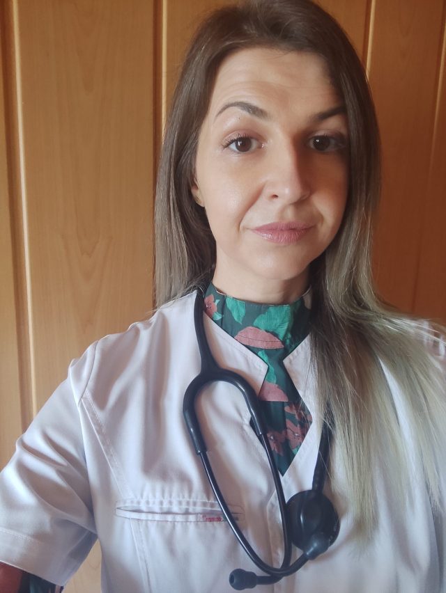“Medicul nu trebuie să se manifeste ca o ființă superioară” / interviu cu dr. Oana Pricop, medic de medicina muncii la Spitalul Târgu Neamţ