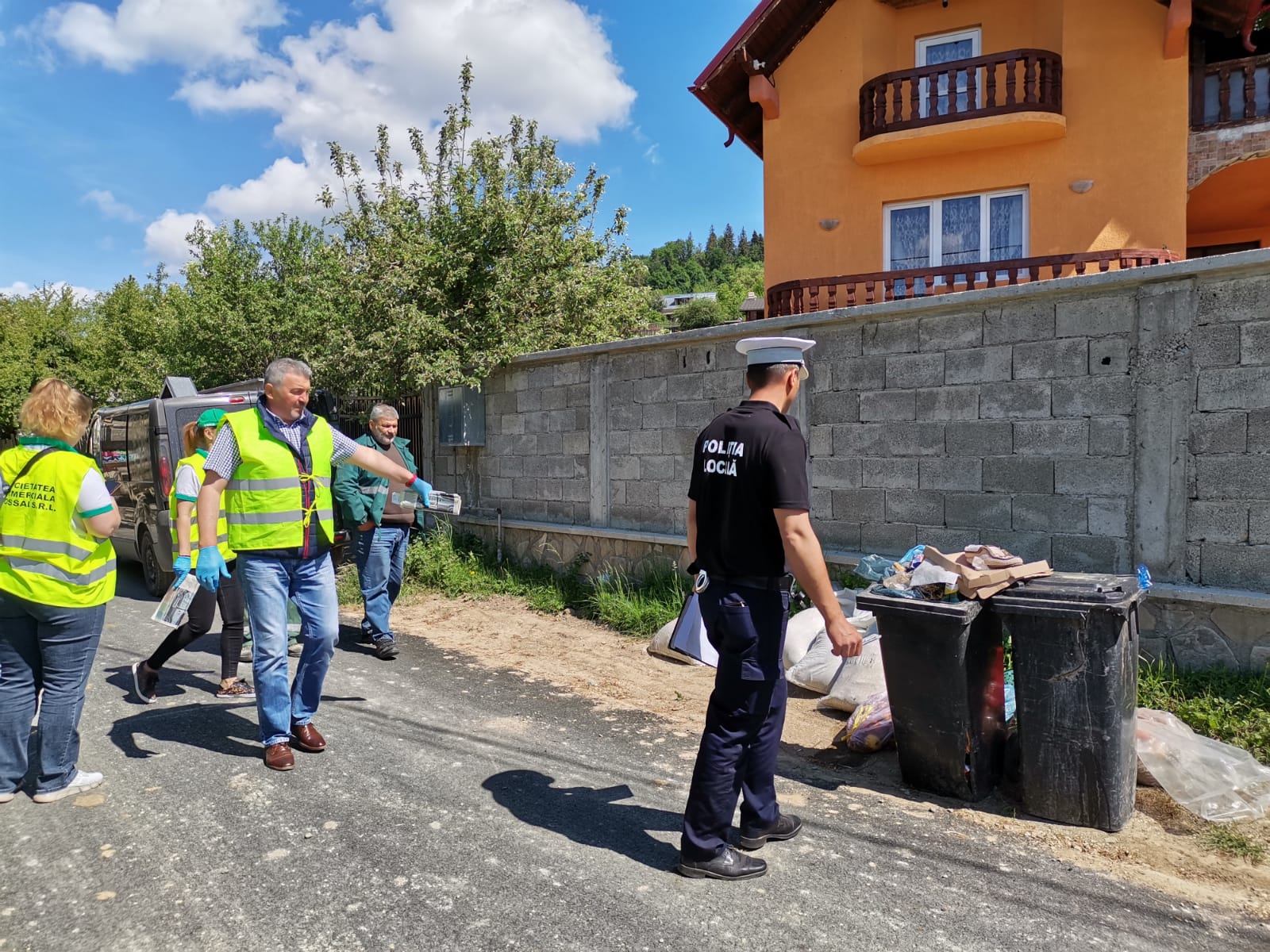 Rossal Târgu Neamț, campanie de informare a cetățenilor din Vânători-Neamț privind colectarea separată a deșeurilor