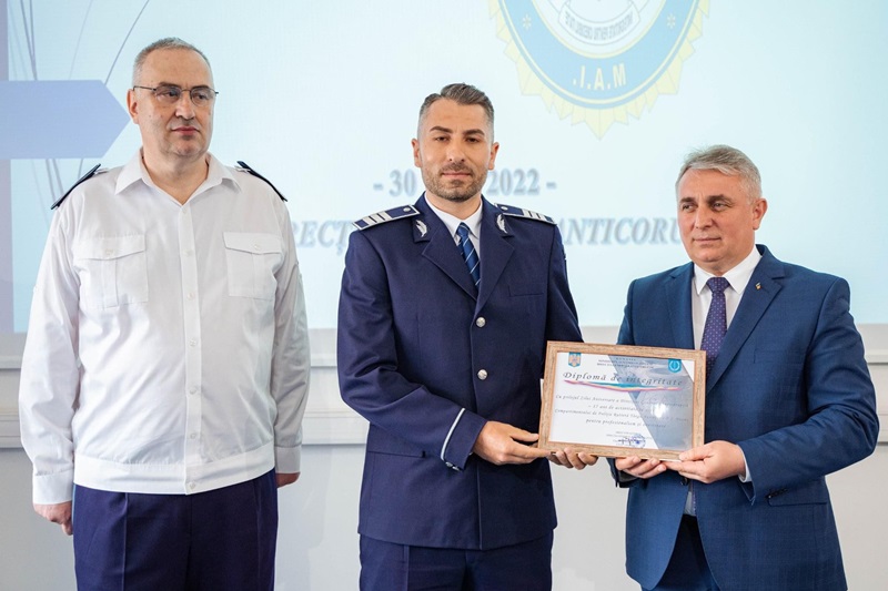 Poliția Rutieră Târgu Neamț premiată de ministrul de Interne, Lucian Bode, pentru profesionalism și onestitate!