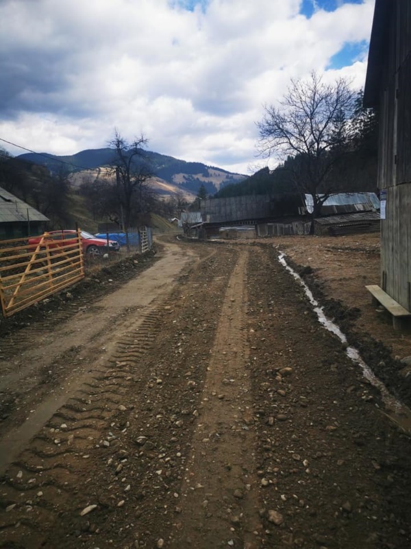 Farcașa. Betonarea drumului comunal din satul Stejaru