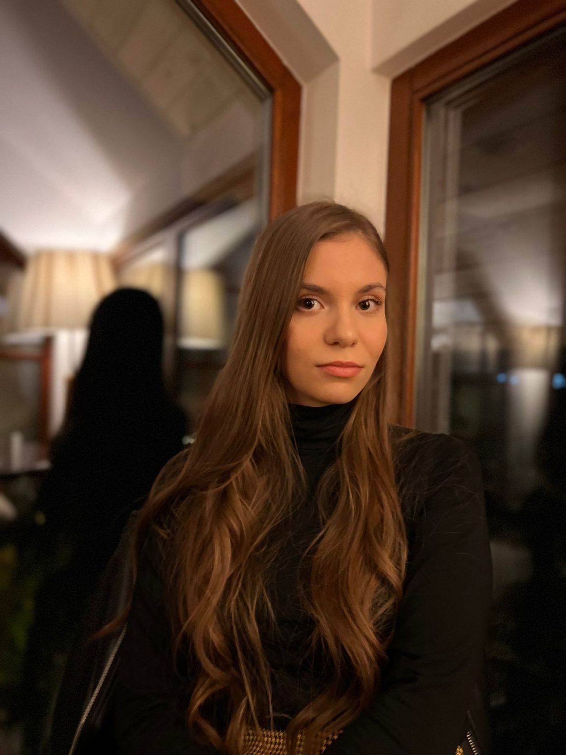 “Aurul la o olimpiadă națională îți deschide drumul spre viață și îți ridică nivelul stimei de sine” / interviu cu Mara Dana Aanei, medaliată cu aur la Olimpiada Naţională de Istorie tg mara aanei 2
