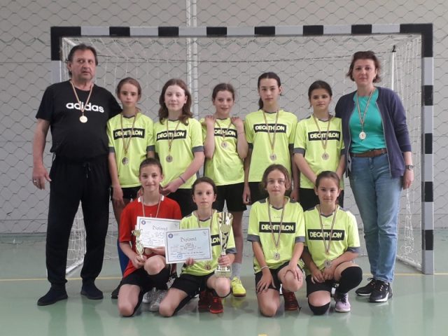 Echipa de fotbal fete a Școlii Gimnaziale nr. 5 Piatra-Neamț la Olimpiada Națională a Sportului Școlar