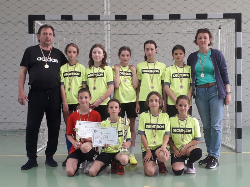 Echipa de fotbal fete a Școlii Gimnaziale nr. 5 Piatra-Neamț la Olimpiada Națională a Sportului Școlar WhatsApp Image 2022 06 02 at 18.40.01 1