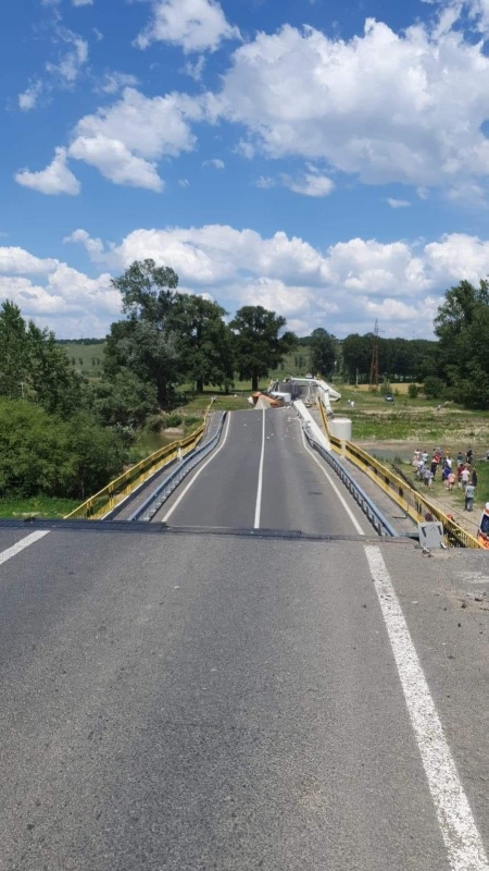 Foto- video. Dezastru. Podul de la Luțca s-a rupt la 6 luni de la inaugurare