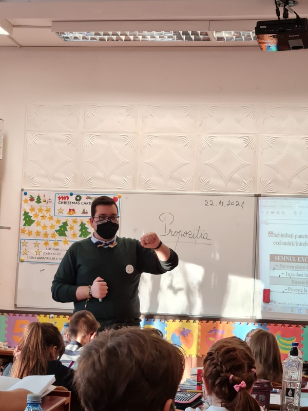 Șef de promoție la Colegiul „Gheorghe Asachi”, Iustin Alexandrescu vrea să fie profesor în sistem alternativ