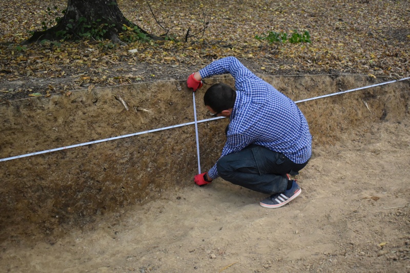 Descoperire arheologică de excepție în apropiere de Piatra Neamț. Un mormânt vechi de 2500 de ani