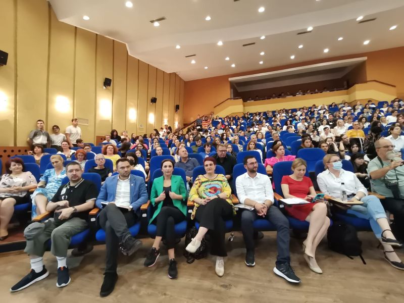 VIDEO. Festivitatea de premiere a Olimpiadei Naționale „Tinerii dezbat” de la Piatra-Neamț oficiali olimpiada
