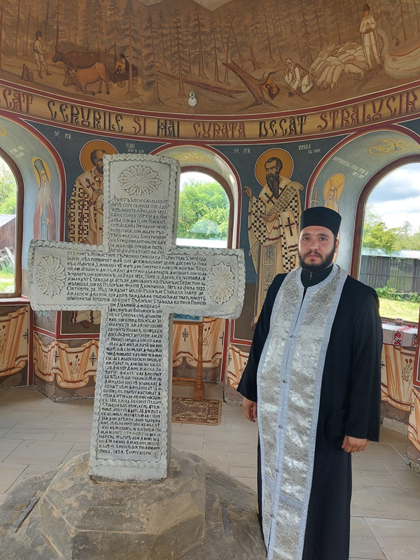 Vânători-Neamț: Slujbă de sfințire la Biserica Maramureșeană din satul Mânăstirea Neamț