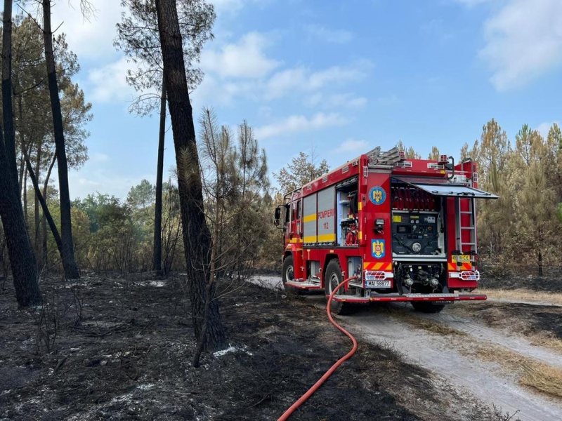 Pompierii nemțeni continuă lupta cu flăcările în pădurile din Franța