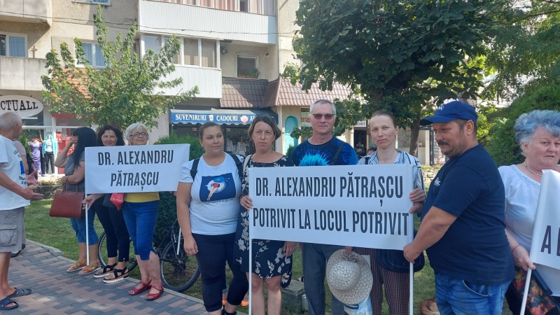 Peste 100 de persoane la mitingul de susținere a managerului spitalului Târgu Neamț