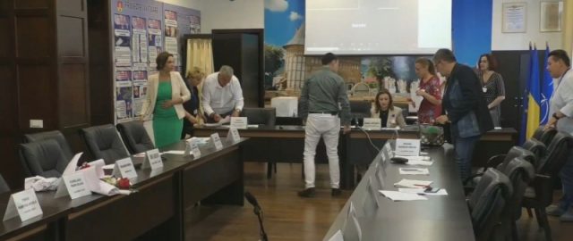 Părinții celor 150 copii de la Grădinița 2 au acceptat mutarea la colegiul „Gheorghe Cartianu” din Piatra-Neamț