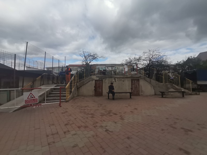 VIDEO. Piatra-Neamț. Au fost puse grilaje la podul pietonal de la Piața Centrală