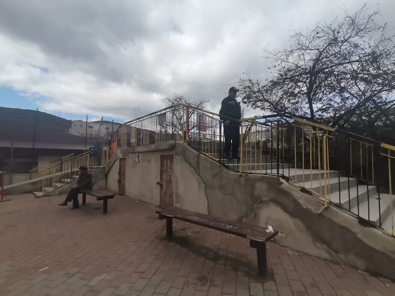 VIDEO. Piatra-Neamț. Au fost puse grilaje la podul pietonal de la Piața Centrală