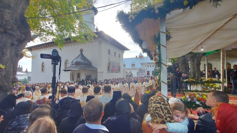 5.000 de credincioși la sfințirea de la Mânăstirea Văratec