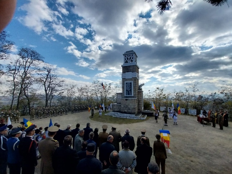 Video-Foto. Târgu Neamț: Paradă militară în centrul orașului de Ziua Vânătorilor de Munte