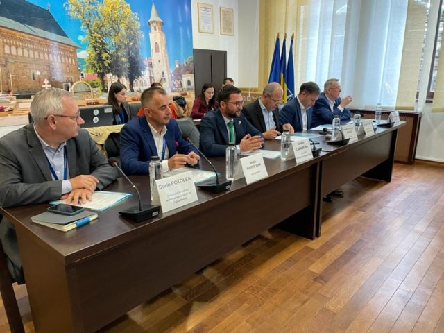 Întâlnire a Ministrului Antreprenoriatului și Turismului, Constantin-Daniel Cadariu, cu reprezentanții HoReCa din Piatra-Neamț