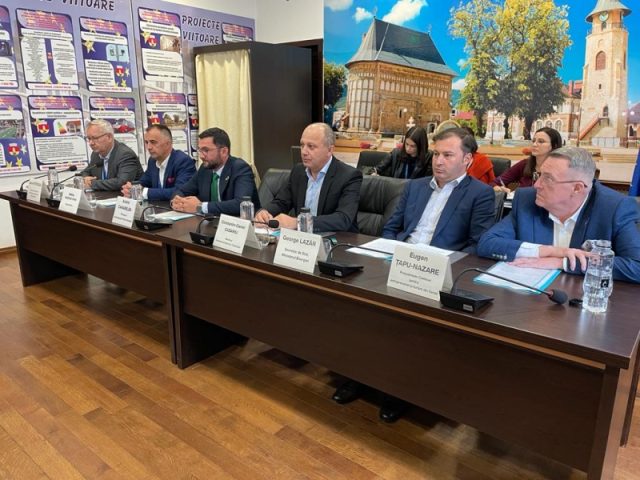 Întâlnire a Ministrului Antreprenoriatului și Turismului, Constantin-Daniel Cadariu, cu reprezentanții HoReCa din Piatra-Neamț