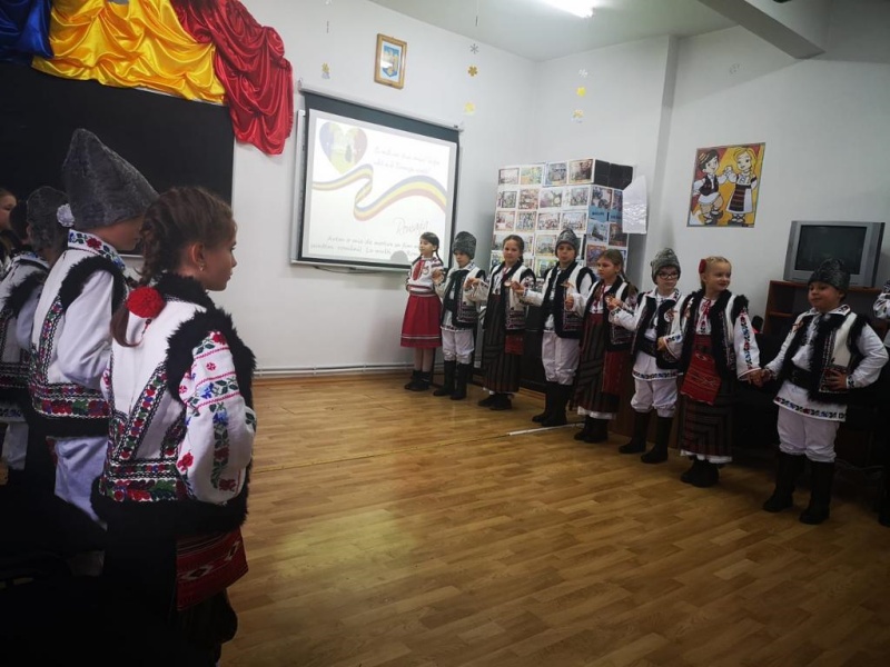 FOTO. Sărbătoarea Marii Uniri marcată la școala din Bălțătești