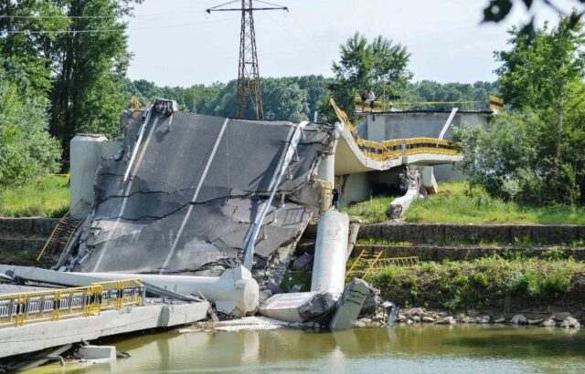 Istoria unui dezastru: Podul de la Luţca a fost construit prost de la început, acum se cer 12 milioane pentru demolare